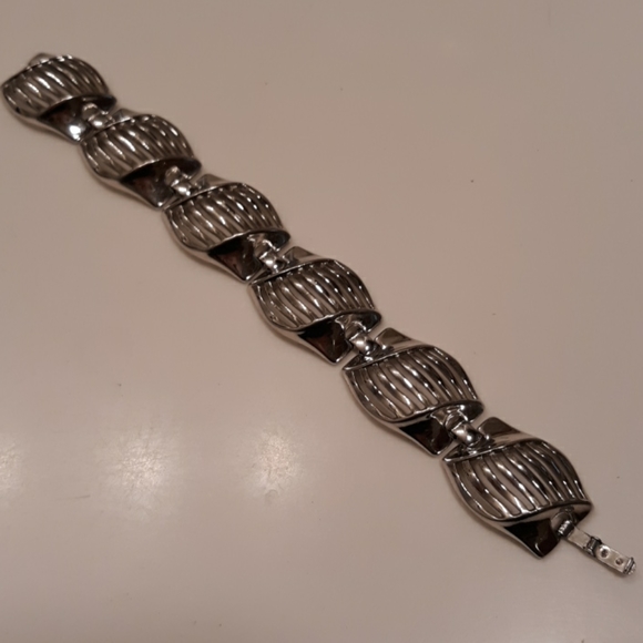 Vintage Crown Trifari Silvertone Link Bracelet - Picture 2 of 4